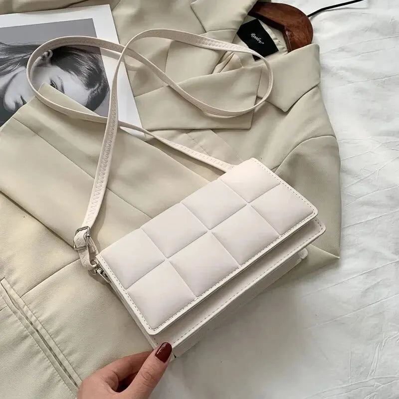 Bolsa Feminina Xadrez em PU