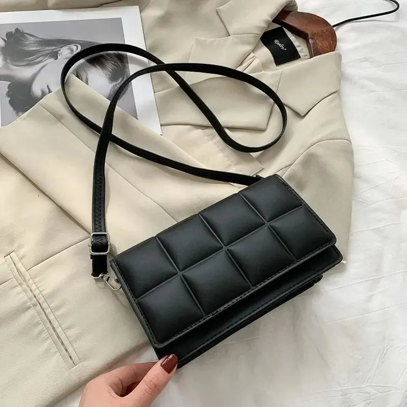 Bolsa Feminina Xadrez em PU