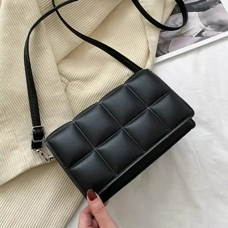 Bolsa Feminina Xadrez em PU